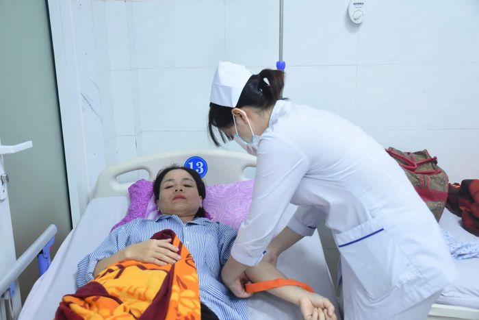 Bệnh viện Phúc Hưng cho biết sẽ đài thọ 100% chi phí điều trị cho hai nữ lao công.