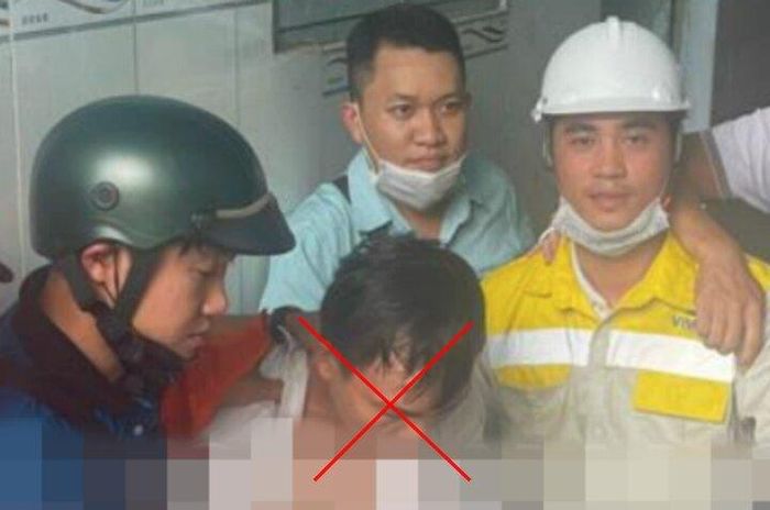 Lực lượng công an bắt giữ Đỗ Văn Tạo khi hắn chuẩn bị lừa đảo một nhân viên giao hàng. (Ảnh: Công an Đồng Nai)