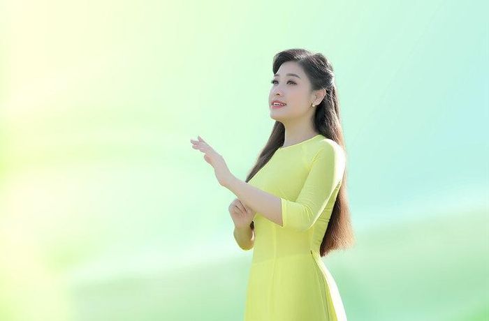 79989e315e7cb722ee6d Sau thời gian tập trung với công việc giảng dạy tại Học viện Âm nhạc Quốc gia Việt Nam, Sao Mai Bích Hồng đánh dấu sự trở lại với ca khúc tri ân mảnh đất Hà Thành.