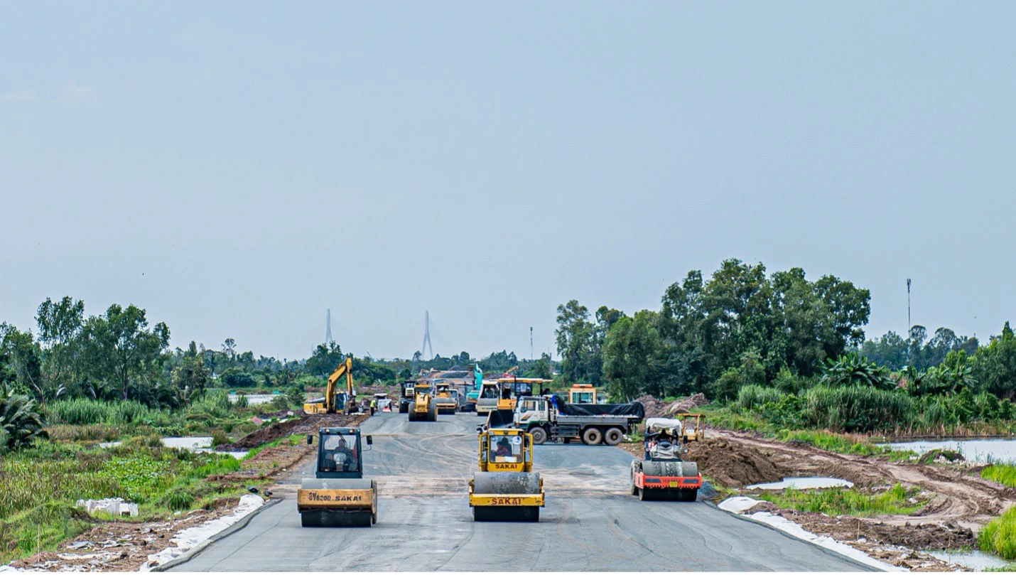 Nhà thầu lớn chạy đua đưa cao tốc Mỹ Thuận - Cần Thơ về đích - Ảnh 1. Nhà thầu lớn chạy đua đưa cao tốc Mỹ Thuận - Cần Thơ về đích - Ảnh 1.