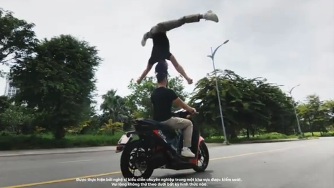 Quảng cáo chồng đầu lái xe của Dat Bike truyền tải thông điệp lệch lạc, độc hại - Ảnh 1.