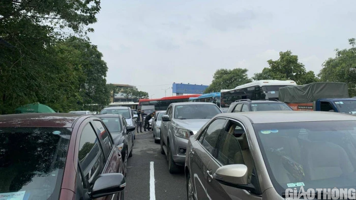 Nguy cơ tái diễn trở lại ùn tắc đăng kiểm xe cơ giới - Ảnh 1. Nguy cơ tái diễn trở lại ùn tắc đăng kiểm xe cơ giới - Ảnh 1.