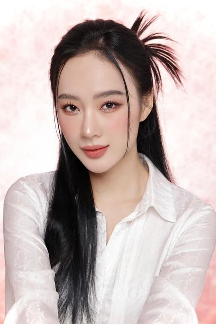 Angela Phương Trinh là một trong những mỹ nhân khá đặc biệt của làng giải trí Việt. Dù hiện tại cô không còn tham gia các hoạt động nghệ thuật nhưng vẫn nhận được sự quan tâm đặc biệt từ công chúng