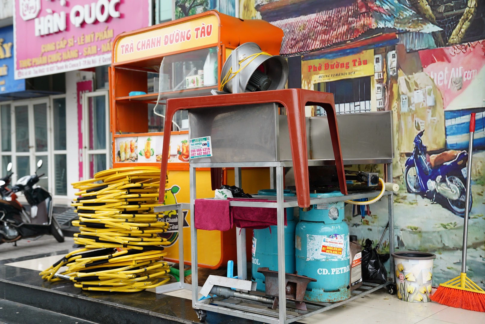 Hàng quán ế khách, huyện chỉ đạo khẩn trương khắc phục - Ảnh 1.