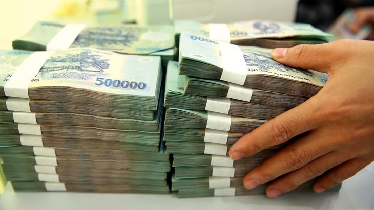 Lãi suất ngân hàng giảm, tiền cho vay vẫn "ế"? - Ảnh 1.