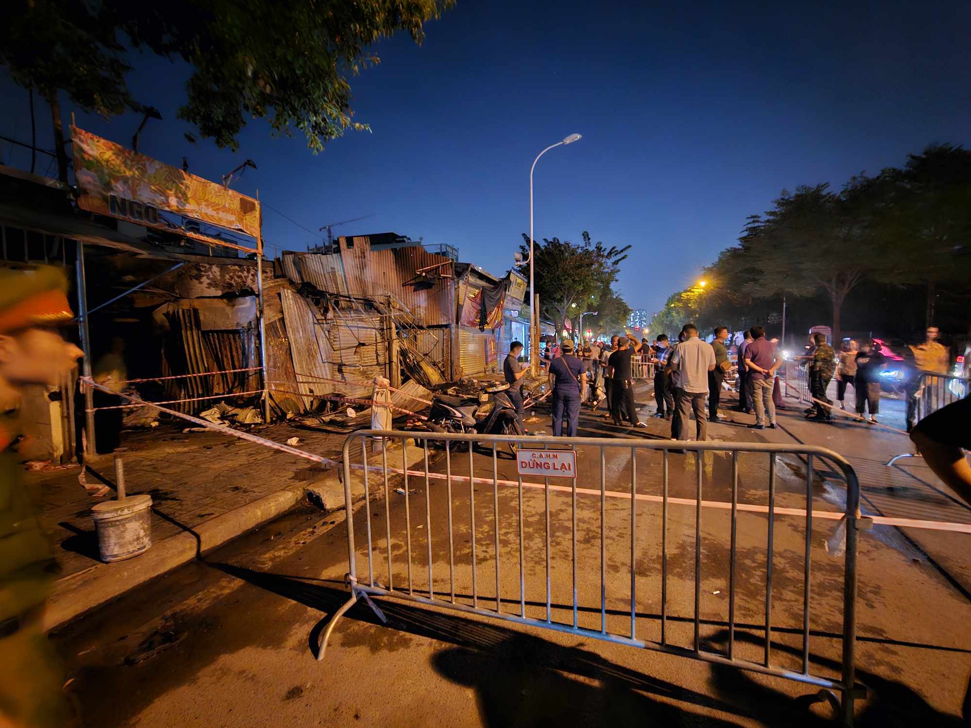 Vụ cháy ở Thanh Trì khiến 3 người tử vong: Nhân chứng nói gì? - Ảnh 1. Vụ cháy ở Thanh Trì khiến 3 người tử vong: Nhân chứng nói gì? - Ảnh 1.