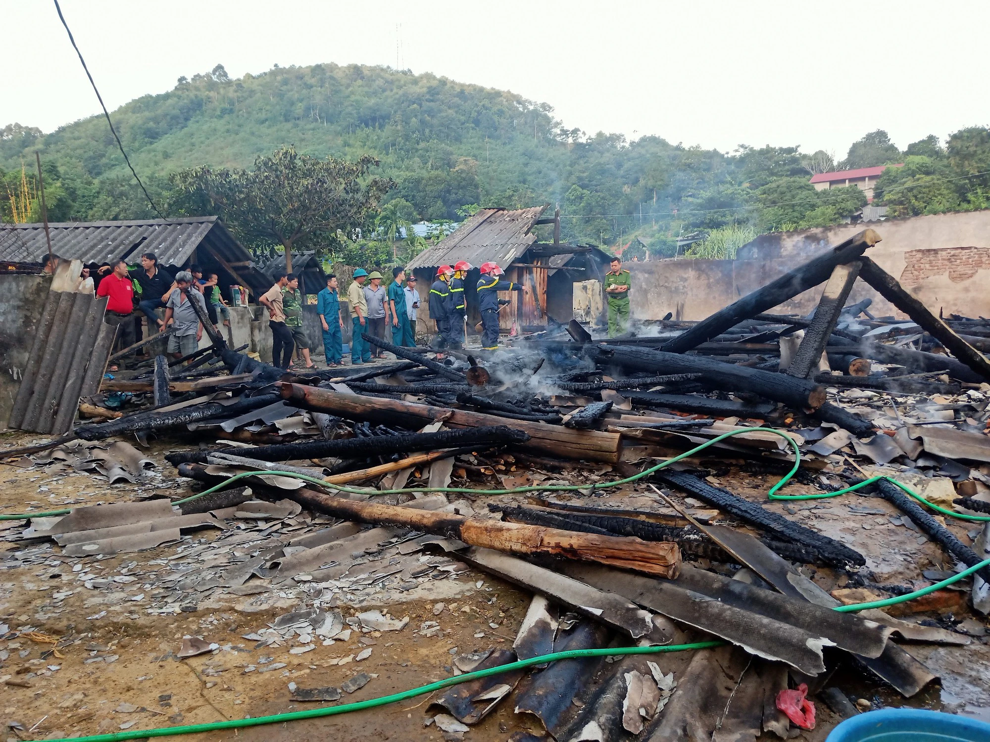 Lào Cai: Xảy ra cháy nhà do chập điện khiến một cháu bé tử vong - Ảnh 1. Lào Cai: Xảy ra cháy nhà do chập điện khiến một cháu bé tử vong - Ảnh 1.