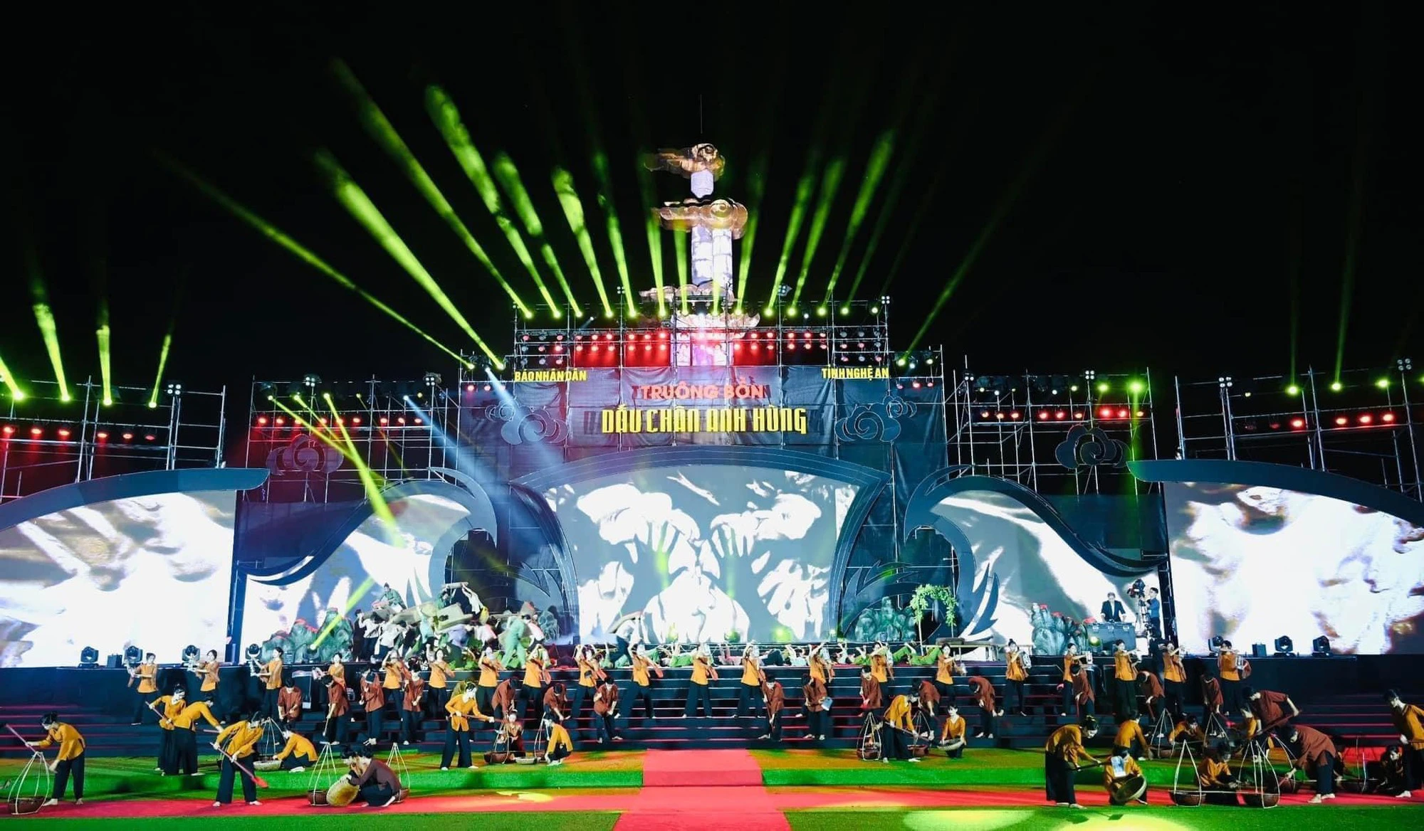 Xúc động chương trình nghệ thuật: “Truông Bồn – Dấu chân anh hùng” - Ảnh 1.