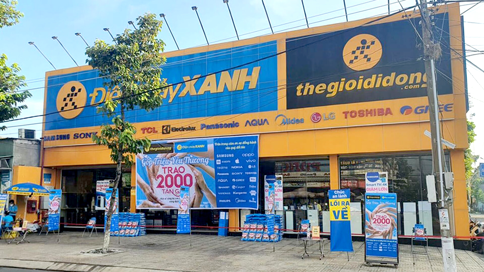 Đại gia ngoại lấn lướt thị trường bán lẻ - Ảnh 1. Đại gia ngoại lấn lướt thị trường bán lẻ - Ảnh 1.