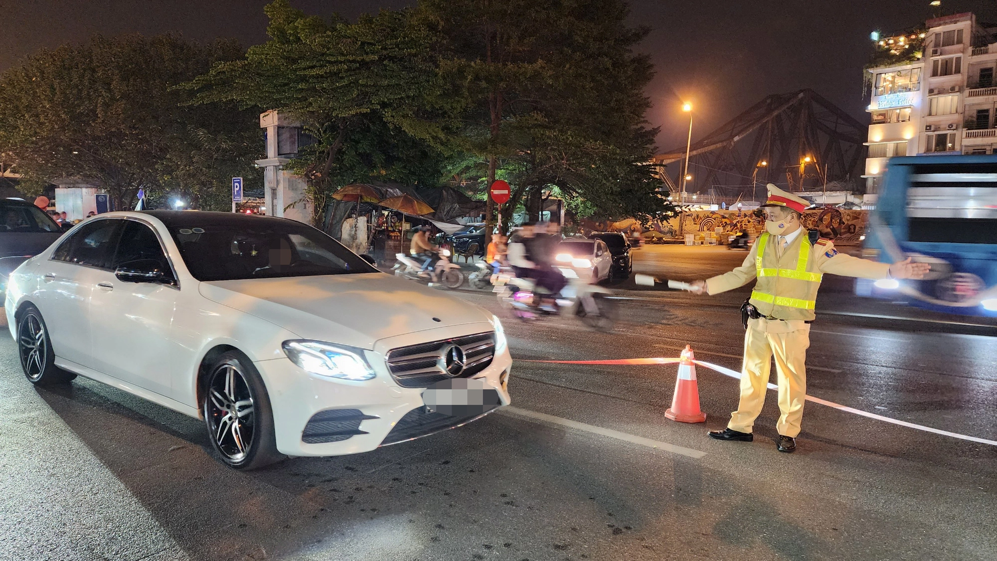 Vi phạm nồng độ cồn, xưng là vận động viên quốc gia xin phạt nhẹ - Ảnh 4.