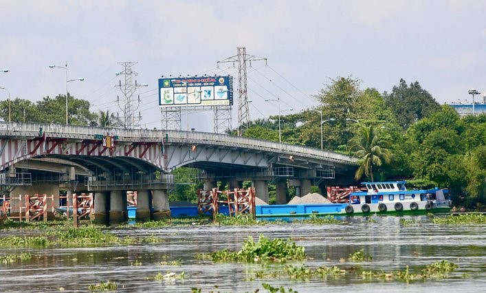 TP.HCM nâng tĩnh không cầu Bình Triệu 1 và Bình Phước 1 - Ảnh 1.