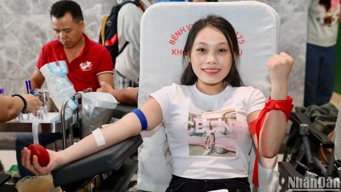 Gần 3.000 người tham gia hiến máu nhân đạo
