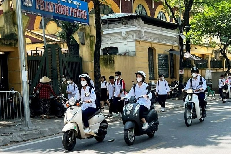 Thủ tướng yêu cầu lắp đặt camera giám sát khu vực cổng trường