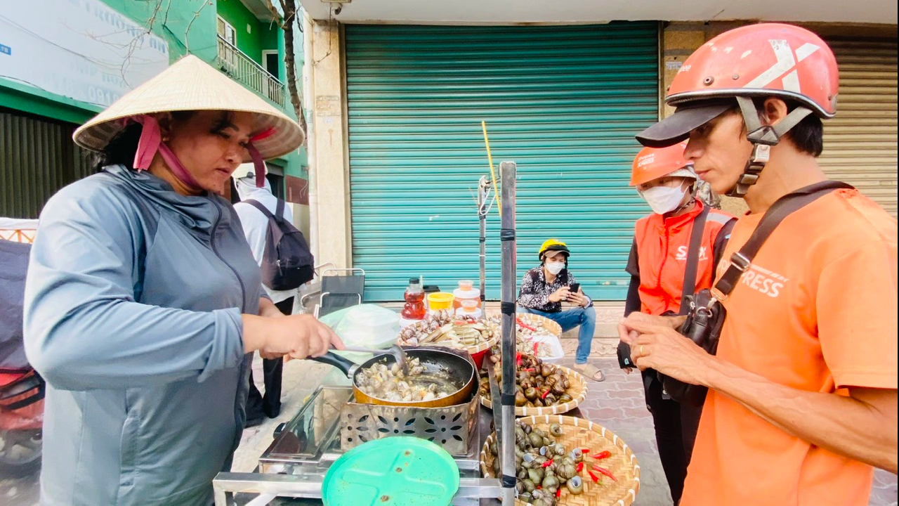 TP.HCM hối hả trước giấc mơ khởi nghiệp vỉa hè của người nghèo - Ảnh 10.