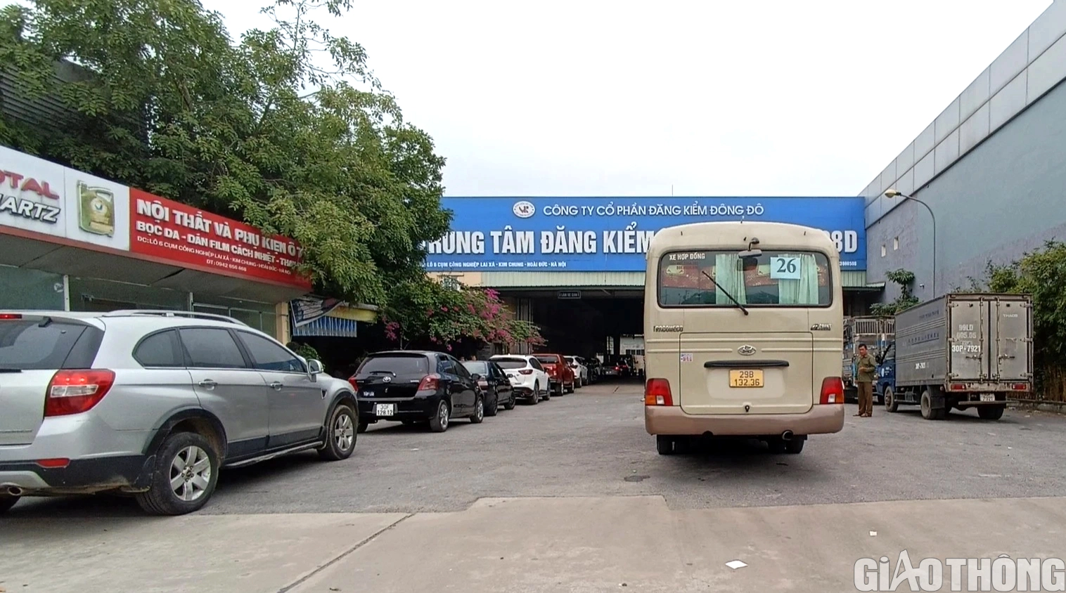 Nghiêm cấm trung tâm đăng kiểm tự ý đưa ra yêu cầu gây khó khăn cho người dân - Ảnh 2.