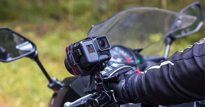 Cần xem xét lợi và hại nếu lắp camera hành trình cho xe máy