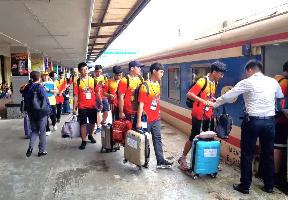 Đường sắt tăng hàng chục chuyến tàu phía Bắc dịp tết Dương lịch 2024 - Ảnh 1. Đường sắt tăng hàng chục chuyến tàu phía Bắc dịp tết Dương lịch 2024 - Ảnh 1.