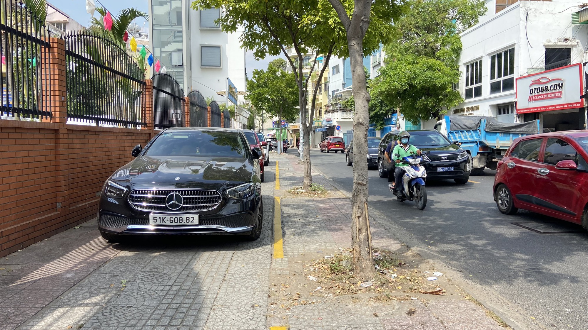 TP.HCM hối hả trước giấc mơ khởi nghiệp vỉa hè của người nghèo - Ảnh 2.