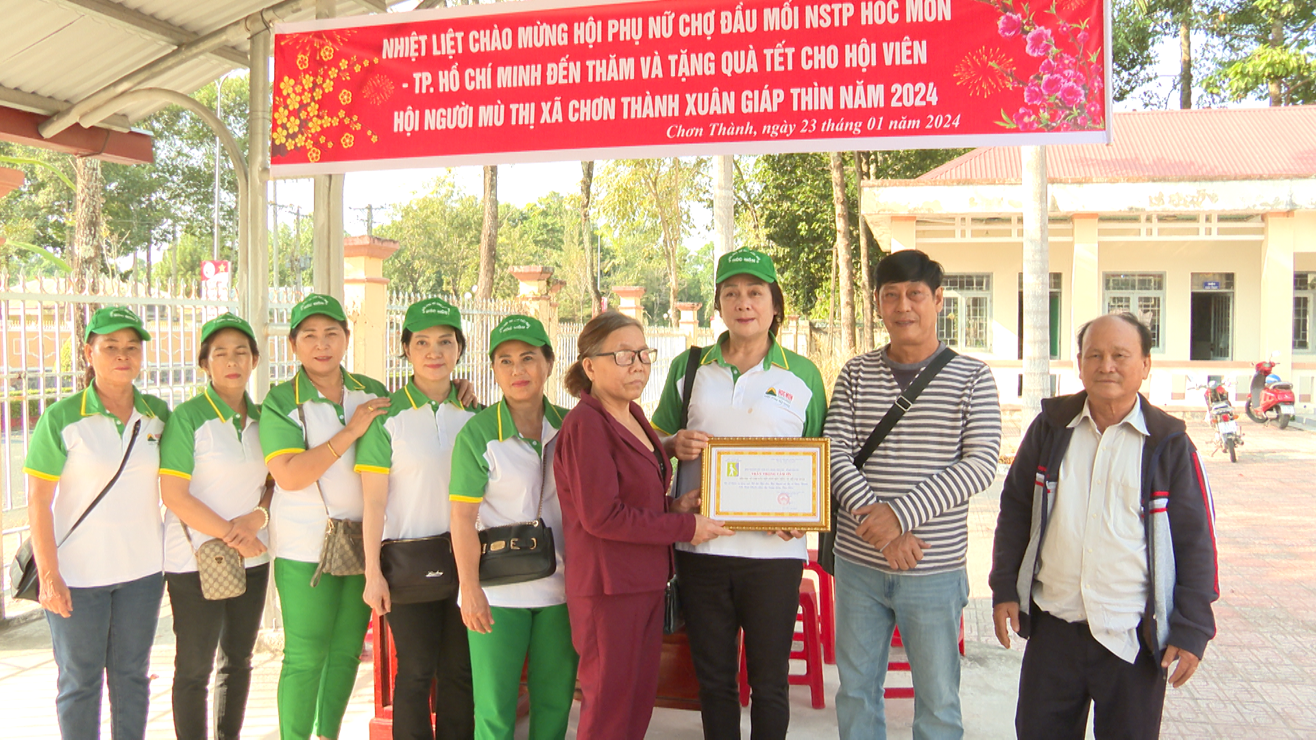 Chơn Thành – Bình Phước: Tặng quà tết cho 106 hội viên người mù