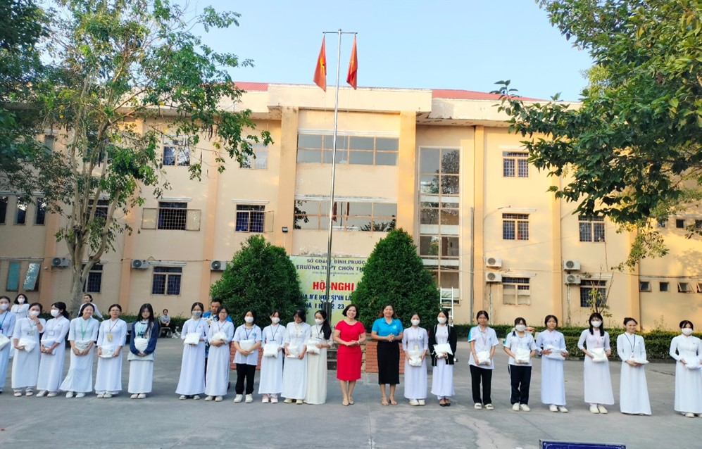 Hội liên hiệp phụ nữ thị xã Chơn Thành “đồng hành cùng nữ sinh đón Xuân Giáp Thìn”