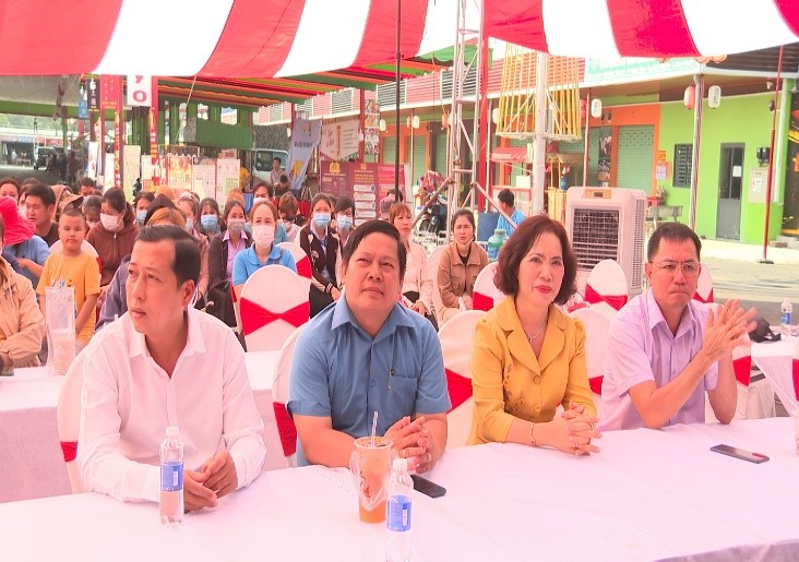 Bình Phước: Hội LHPN thị xã Chơn Thành phối hợp với Công đoàn các khu công nghiệp tỉnh tuyên truyền pháp luật cho công đoàn viên