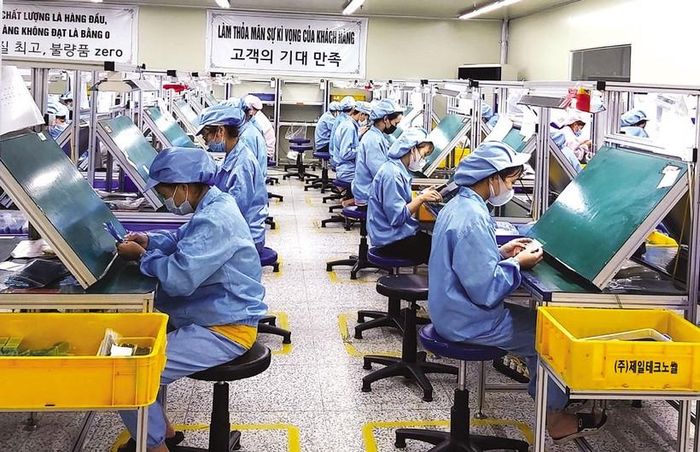 Sẻ chia gánh nặng mưu sinh với người lao động