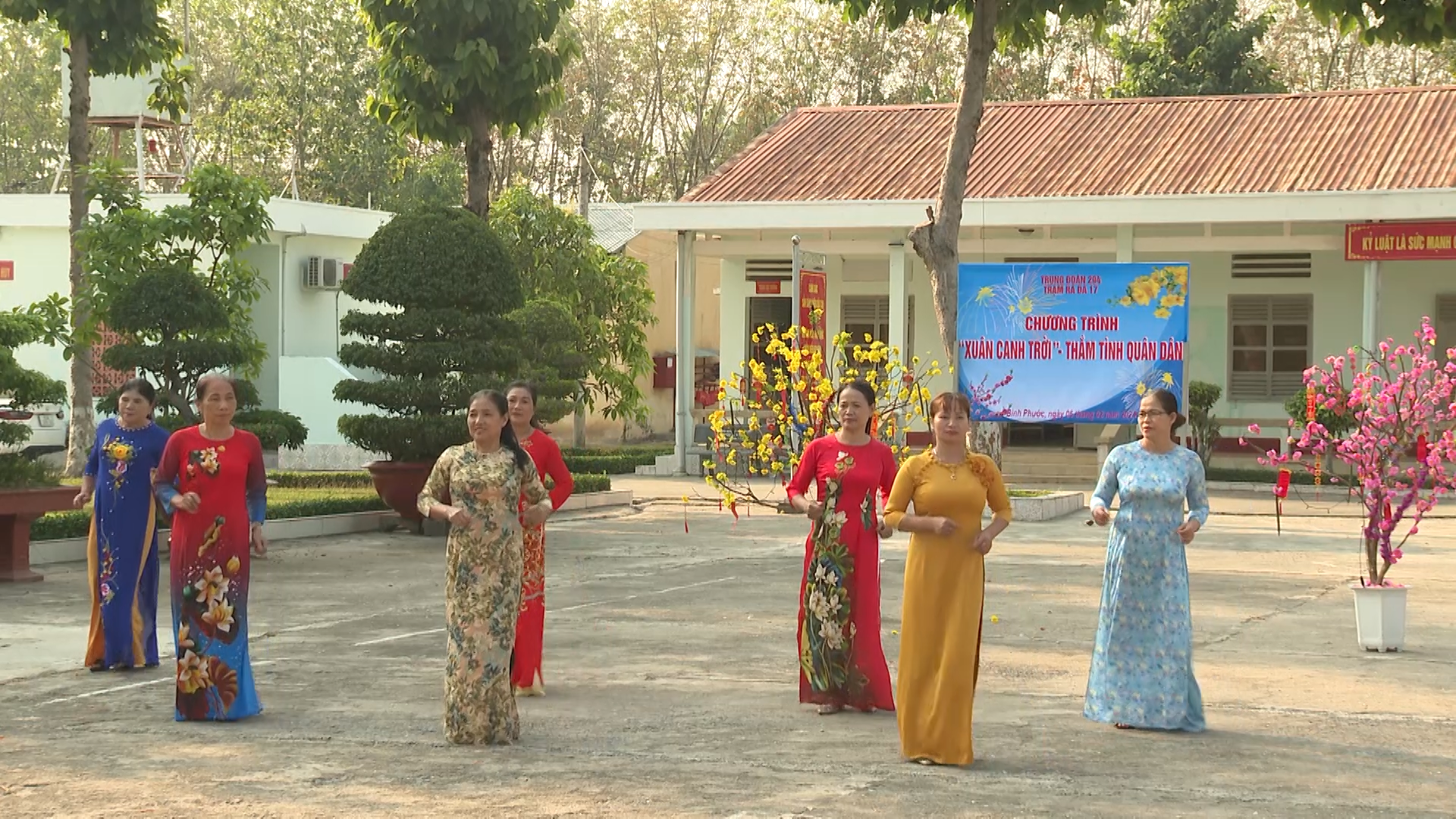 Thắm tình “Quân – Dân” đón Tết cùng Trạm Ra Đa 17