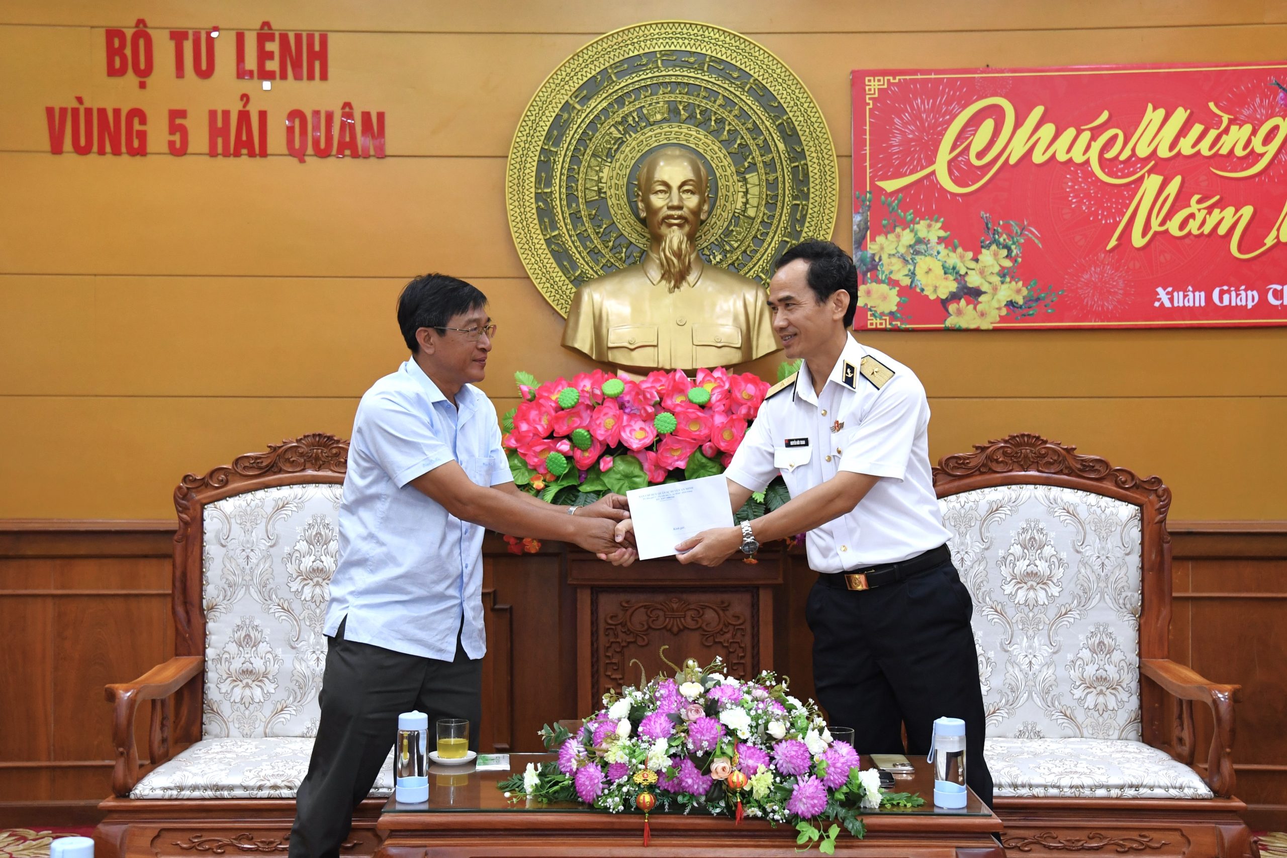 Các địa phương chào xã giao Bộ Tư lệnh Vùng 5 Hải quân