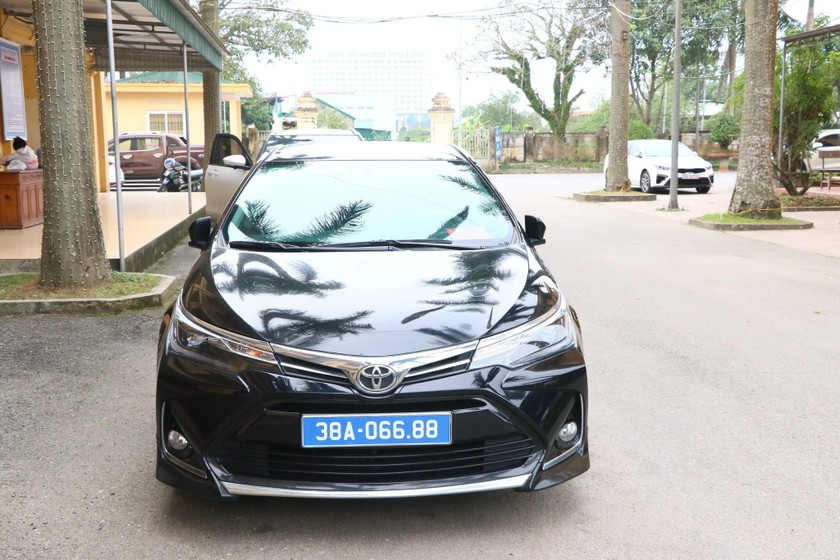 426660745-1021422876107203-8365435314328029224-n-9806 Xe biển xanh được đưa về trụ sở Phòng CSGT công an Hà Tĩnh để làm việc. Ảnh: CAHT