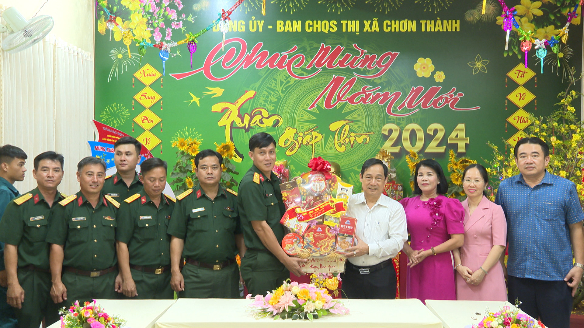 Bình Phước: Chơn Thành: thăm, động viên các lực lượng vũ trang trực Tết