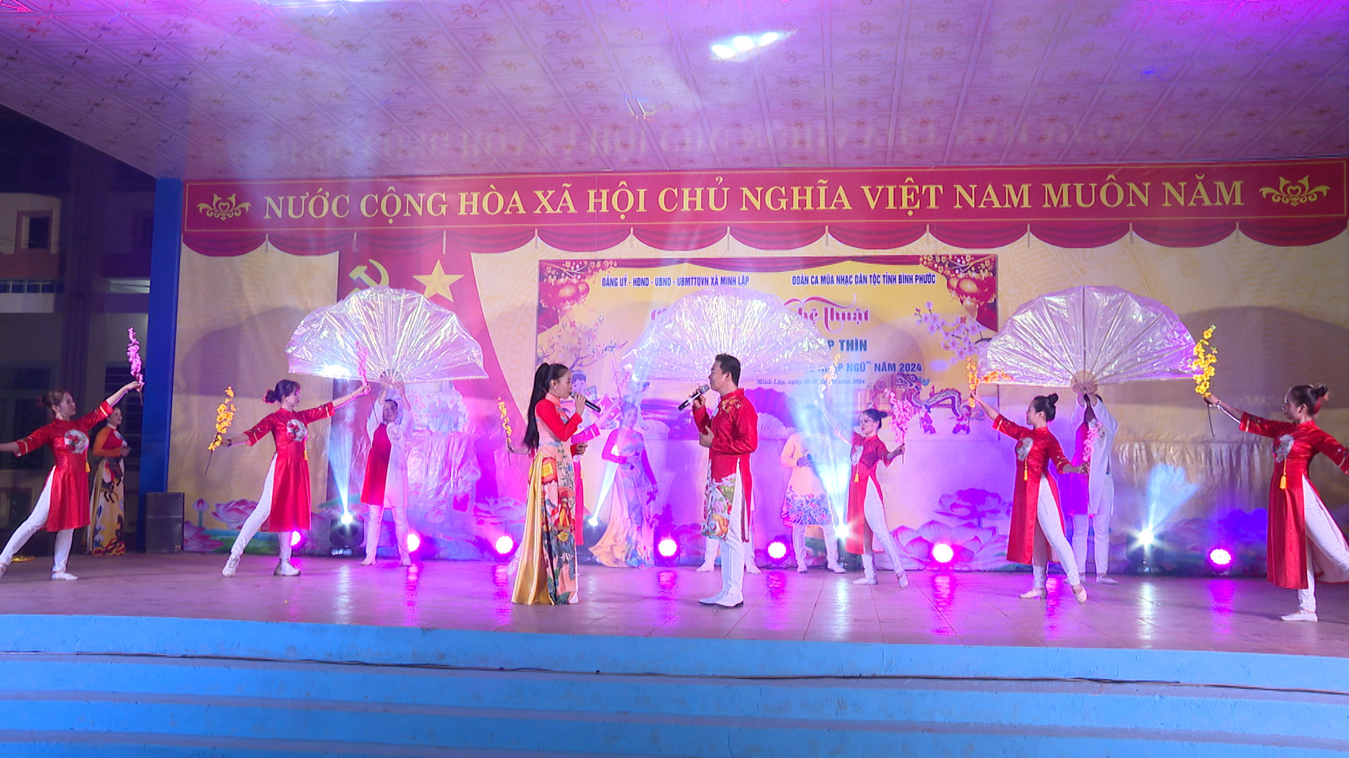 Bình Phước: Chơn Thành Tưng bừng chương trình nghệ thuật “Mừng Đảng- Mừng Xuân” và tuyên dương Thanh niên lên đường nhập ngũ