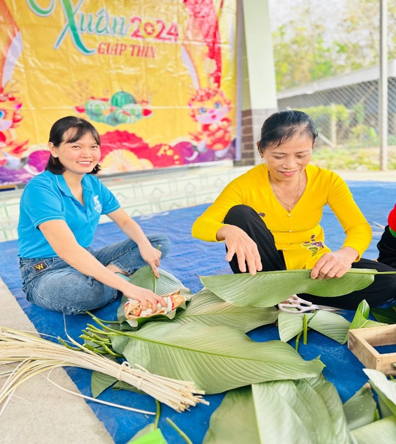 Bình Phước: Hội Liên hiệp phụ nữ xã Nha Bích thị xã Chơn Thành gói Bánh chưng – Bánh tét trao tặng Gia đình chính sách.