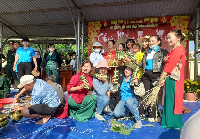 Bình Phước: Hội LHPN thị xã Chơn Thành tham gia các hoạt động “Tết Quân – Dân”