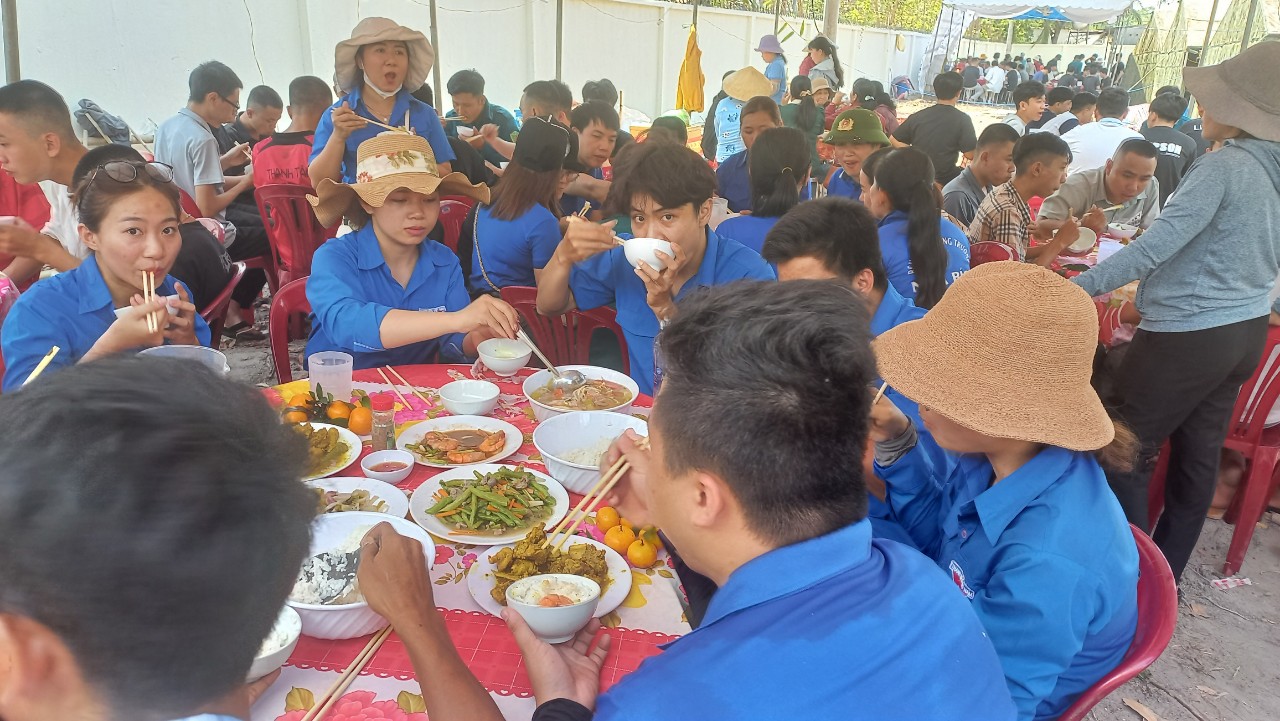 Các cấp Hội phụ nữ thị xã Chơn Thành chăm lo cho tân binh lên đường nhập ngũ năm 2024