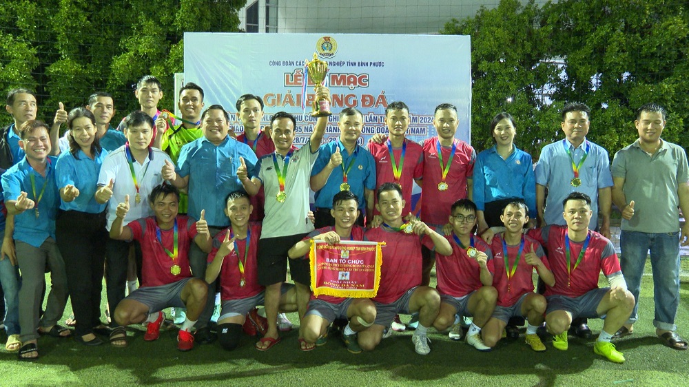 Bình Phước: Chung kết, trao cúp vàng giải bóng đá công nhân, lao động các khu công nghiệp, năm 2024