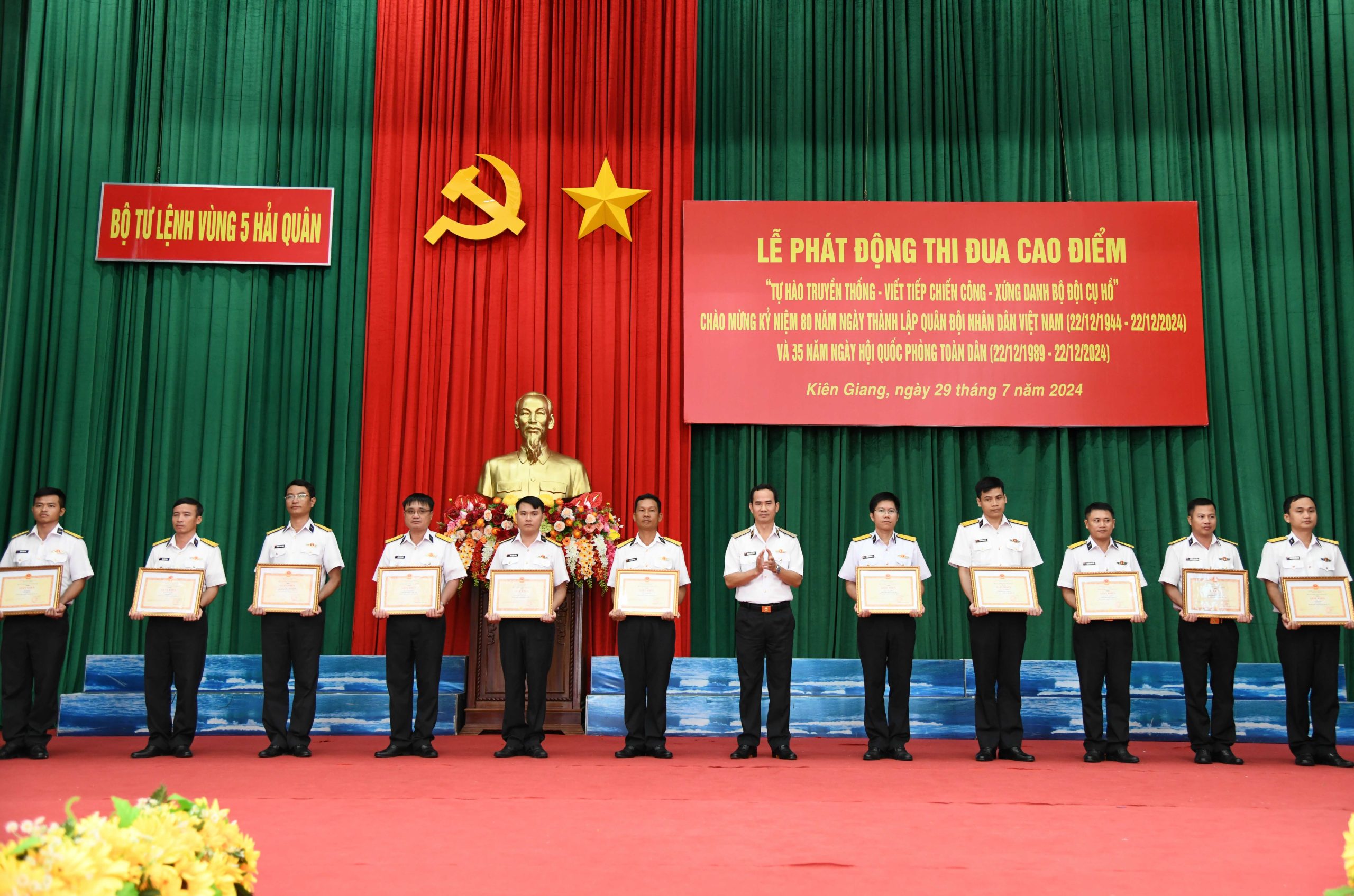 Bộ Tư lệnh Vùng 5 Hải quân nghiên cứu, học tập các chuyên đề giáo dục chính trị