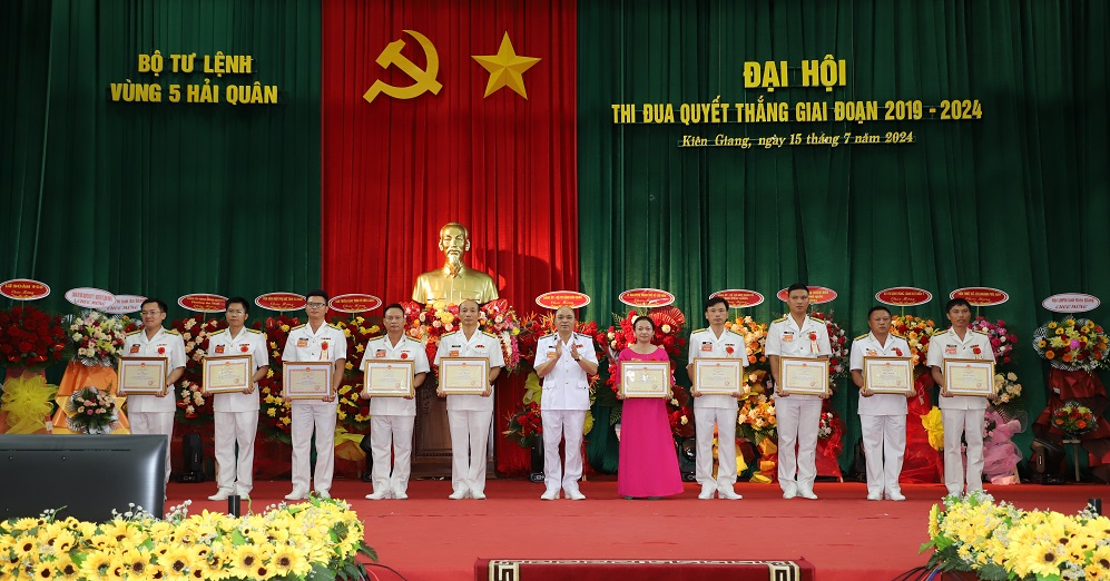 Bộ Tư lệnh Vùng 5 Hải quân thực hiện tốt phong trào thi đua quyết thắng