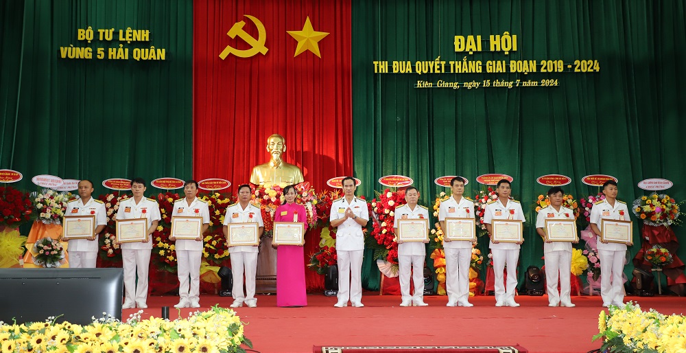 Bộ Tư lệnh Vùng 5 Hải quân thực hiện tốt phong trào thi đua quyết thắng
