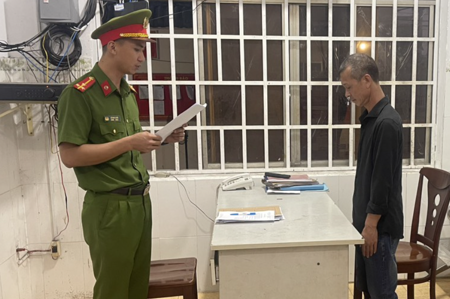 Tạm giam người đàn ông cố tình chiếm giữ gần nửa tỷ người khác chuyển nhầm- Ảnh 1. Tạm giam người đàn ông cố tình chiếm giữ gần nửa tỷ người khác chuyển nhầm- Ảnh 1.