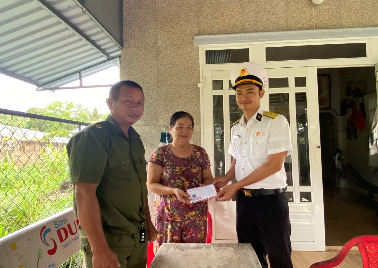 Trạm Ra đa 605, Trung đoàn 551 tặng quà các gia đình chính sách nhân dịp kỷ niệm Ngày Thương binh – Liệt sỹ