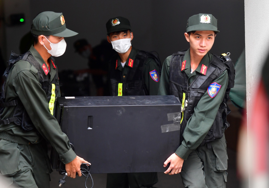 Cảnh sát làm việc tại nhà CEO Quốc Cường Gia Lai Nguyễn Thị Như Loan