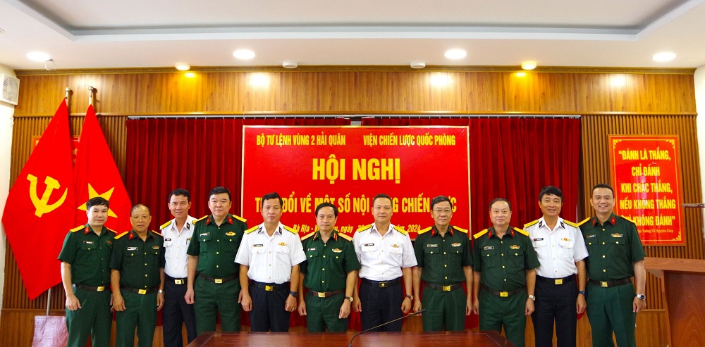 Viện Chiến lược Bộ Quốc phòng làm việc với Vùng 2 Hải quân