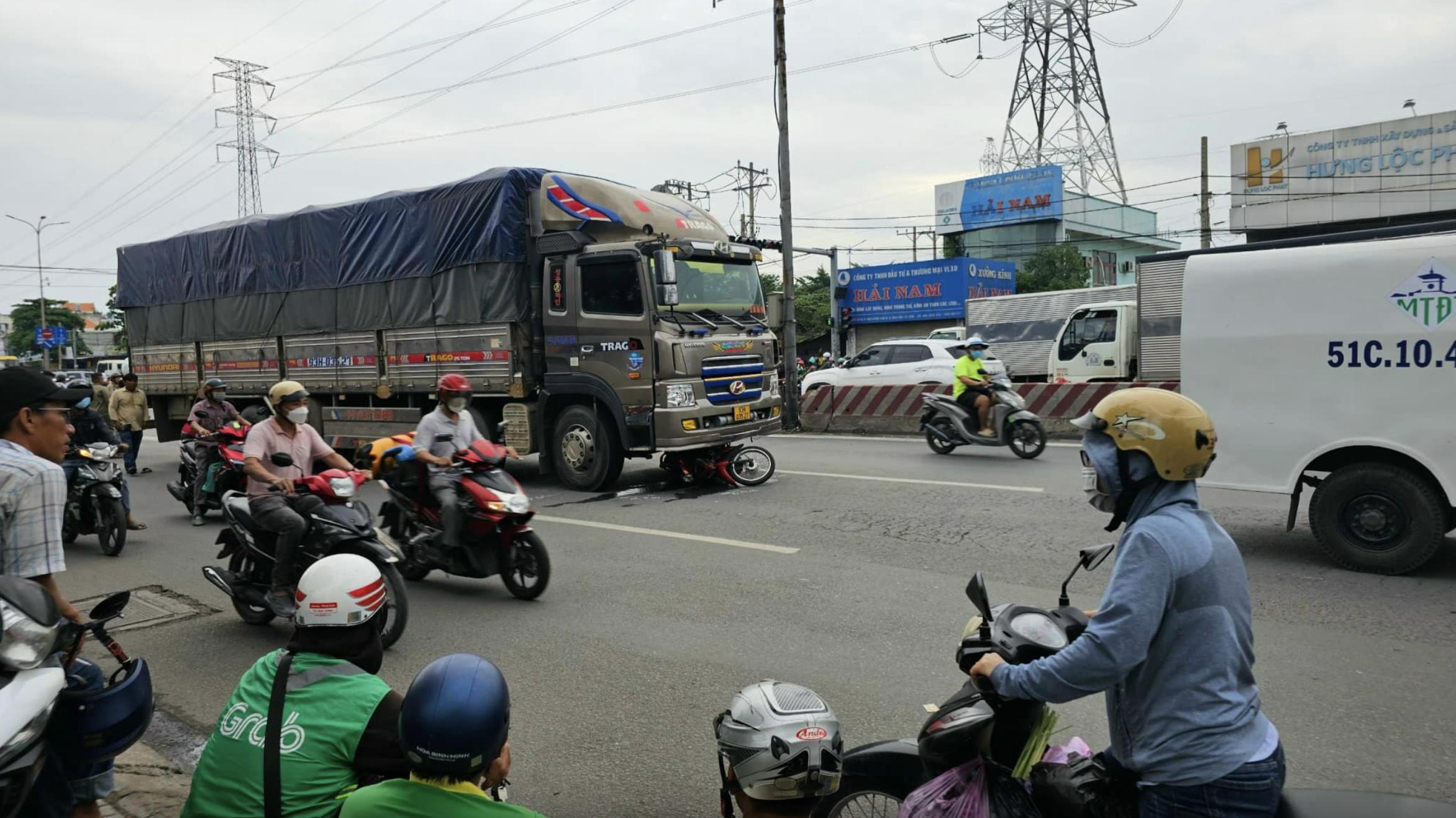 Hiện trường vụ tai nạn giao thông nghiêm trọng khiến một người tử vong.