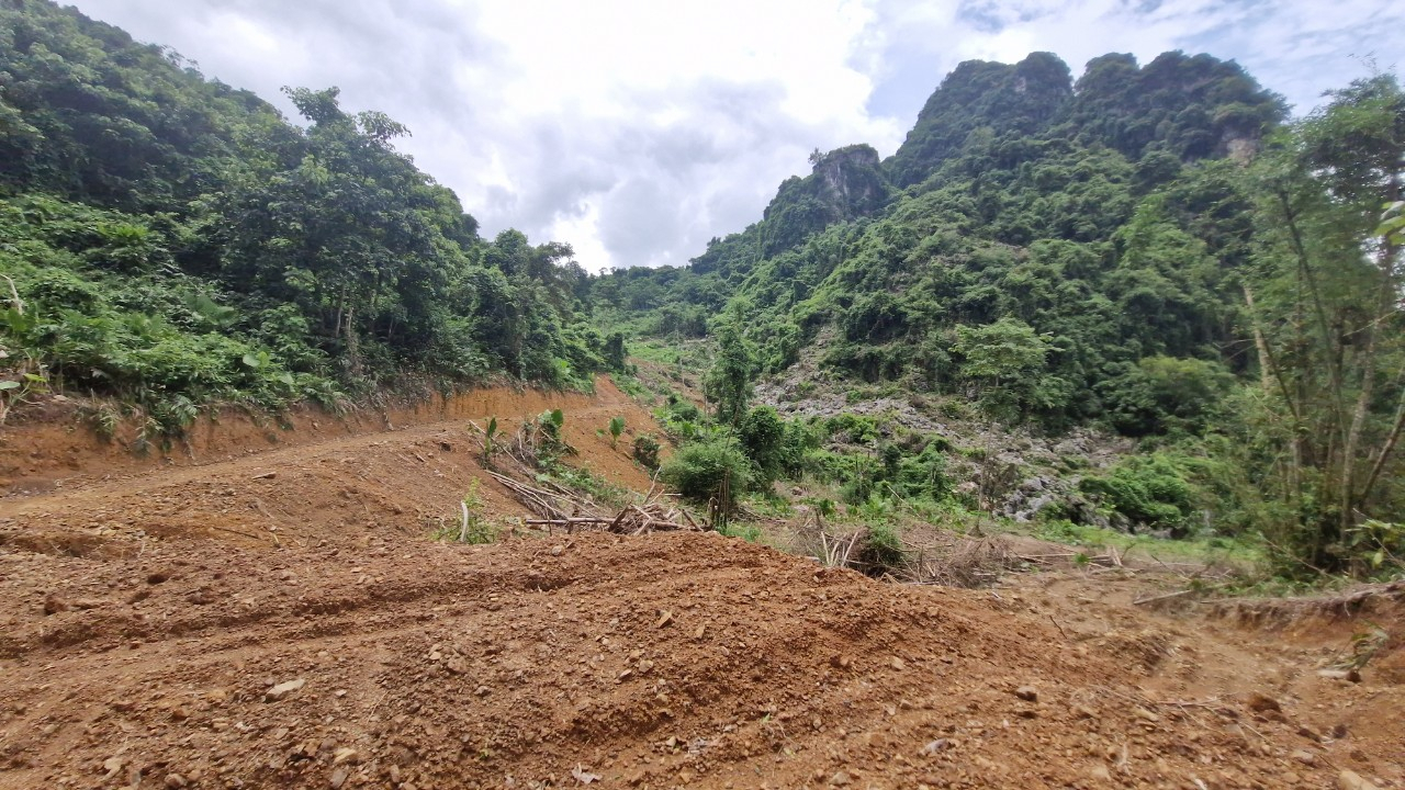 Bắc Kạn: Mỏ chưa đấu giá nhưng đất được thu gom, làm đường trái phép- Ảnh 1. Bắc Kạn: Mỏ chưa đấu giá nhưng đất được thu gom, làm đường trái phép- Ảnh 1.