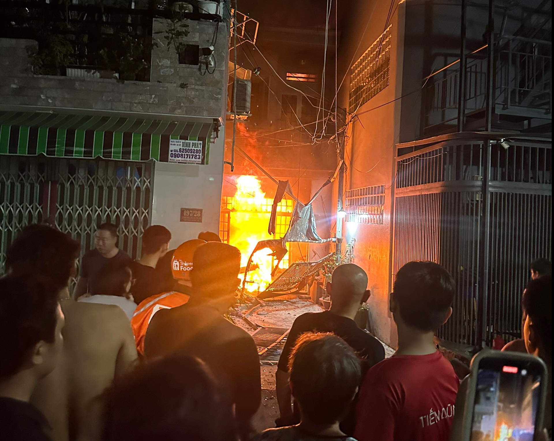 TP.HCM: Cháy nhà trong hẻm nhỏ, ba người cùng gia đình tử vong- Ảnh 1.