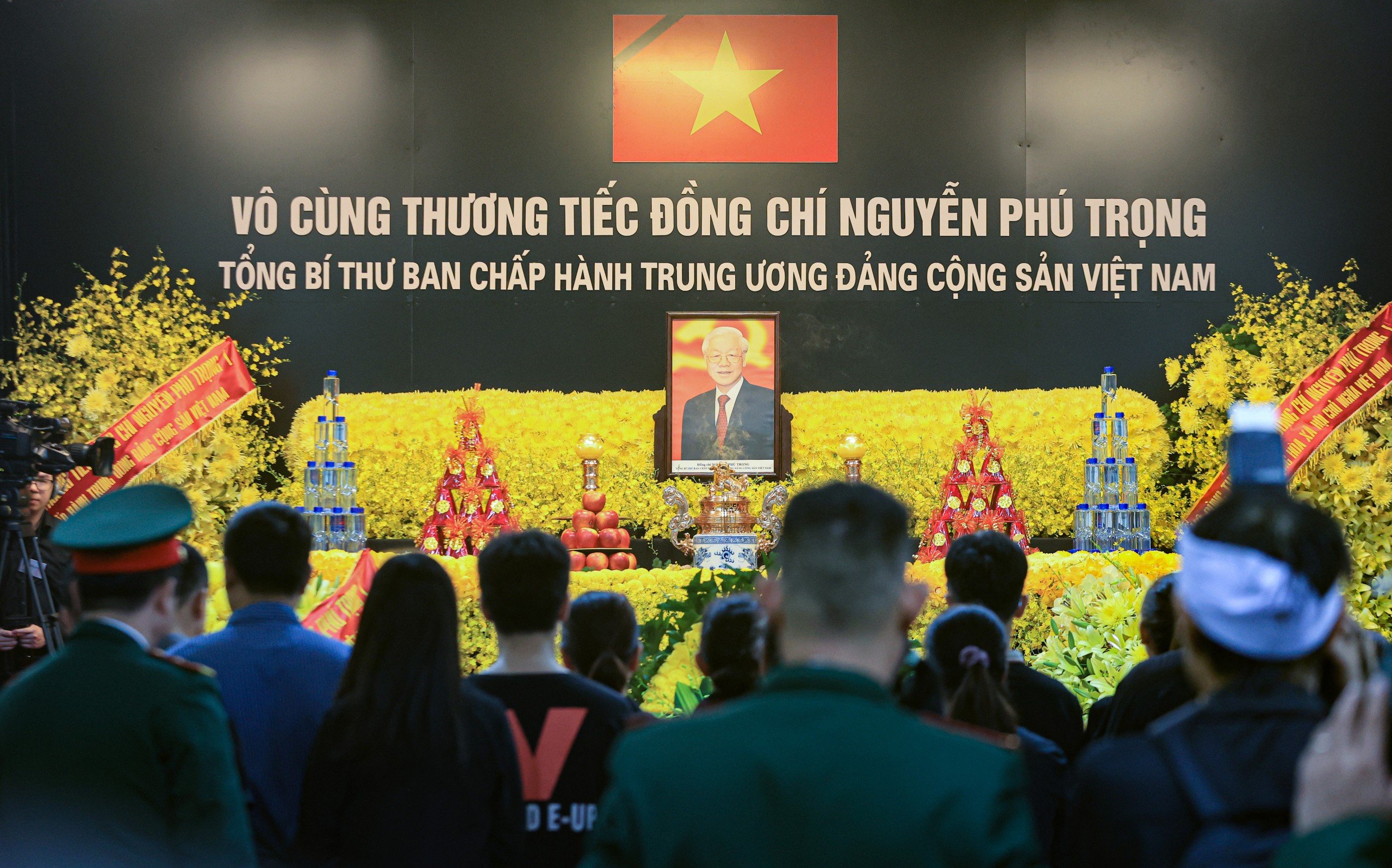 Nghẹn ngào lễ viếng Tổng Bí thư Nguyễn Phú Trọng tại quê nhà- Ảnh 1. Nghẹn ngào lễ viếng Tổng Bí thư Nguyễn Phú Trọng tại quê nhà- Ảnh 1.