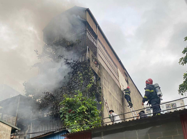 Chủ tịch Hà Nội tặng bằng khen cho 5 cán bộ, chiến sỹ công an- Ảnh 1. Chủ tịch Hà Nội tặng bằng khen cho 5 cán bộ, chiến sỹ công an- Ảnh 1.