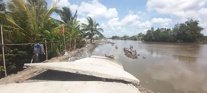 Sạt lở tiếp tục xảy ra ở nhiều nơi