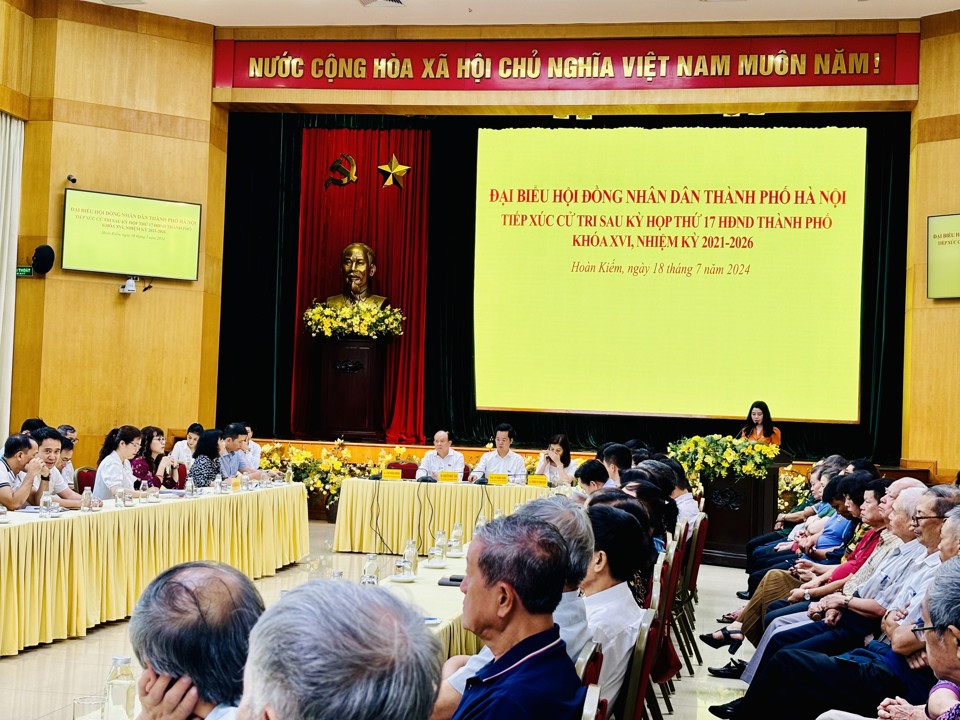 Cử tri Hà Nội mong sớm thay thế 100% xe buýt chạy diezel bằng xe điện- Ảnh 1. Cử tri Hà Nội mong sớm thay thế 100% xe buýt chạy diezel bằng xe điện- Ảnh 1.