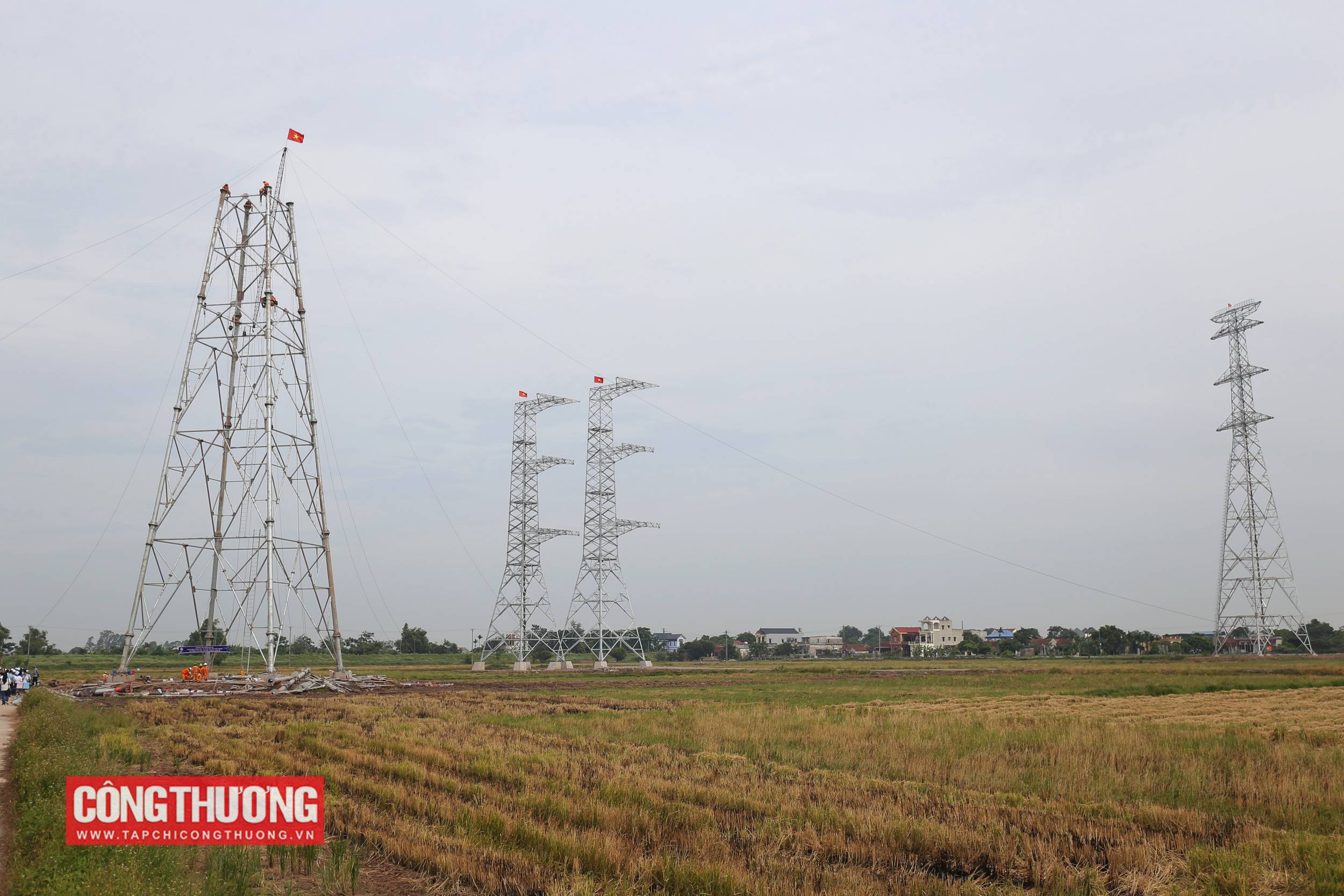 thu-tuong-thi-dua-nuoc-rut-than-toc-de-thang-7-khanh-thanh-duong-day-500kv-mach-3_66840d75c0ea8 Công trường thi công Dự án đường dây 500kV NMNĐ Nam Định 1 - Phố Nối